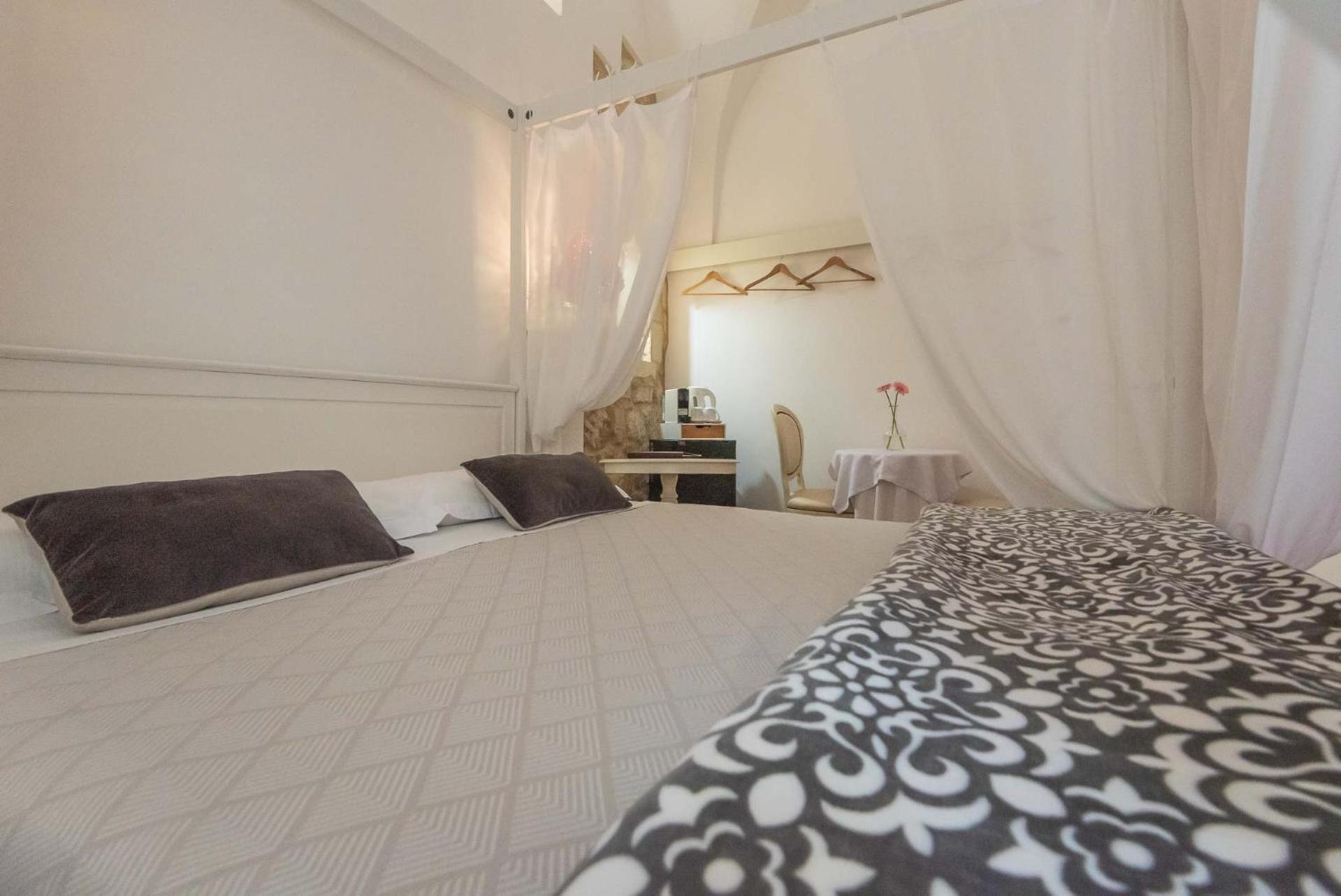 Le Nicchie Luxury Rooms 莱切 外观 照片