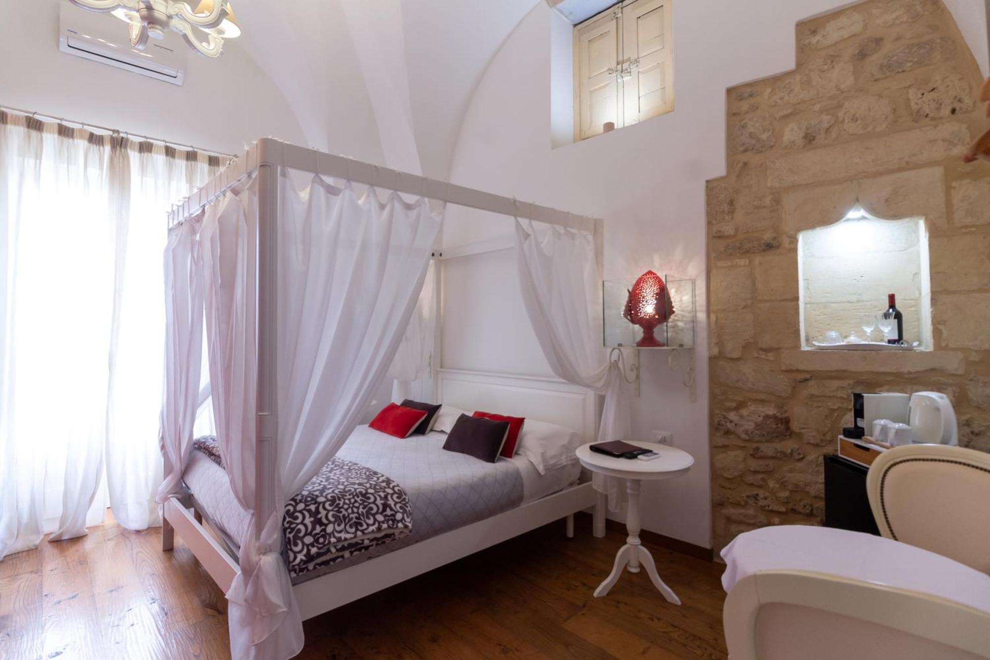 Le Nicchie Luxury Rooms 莱切 外观 照片