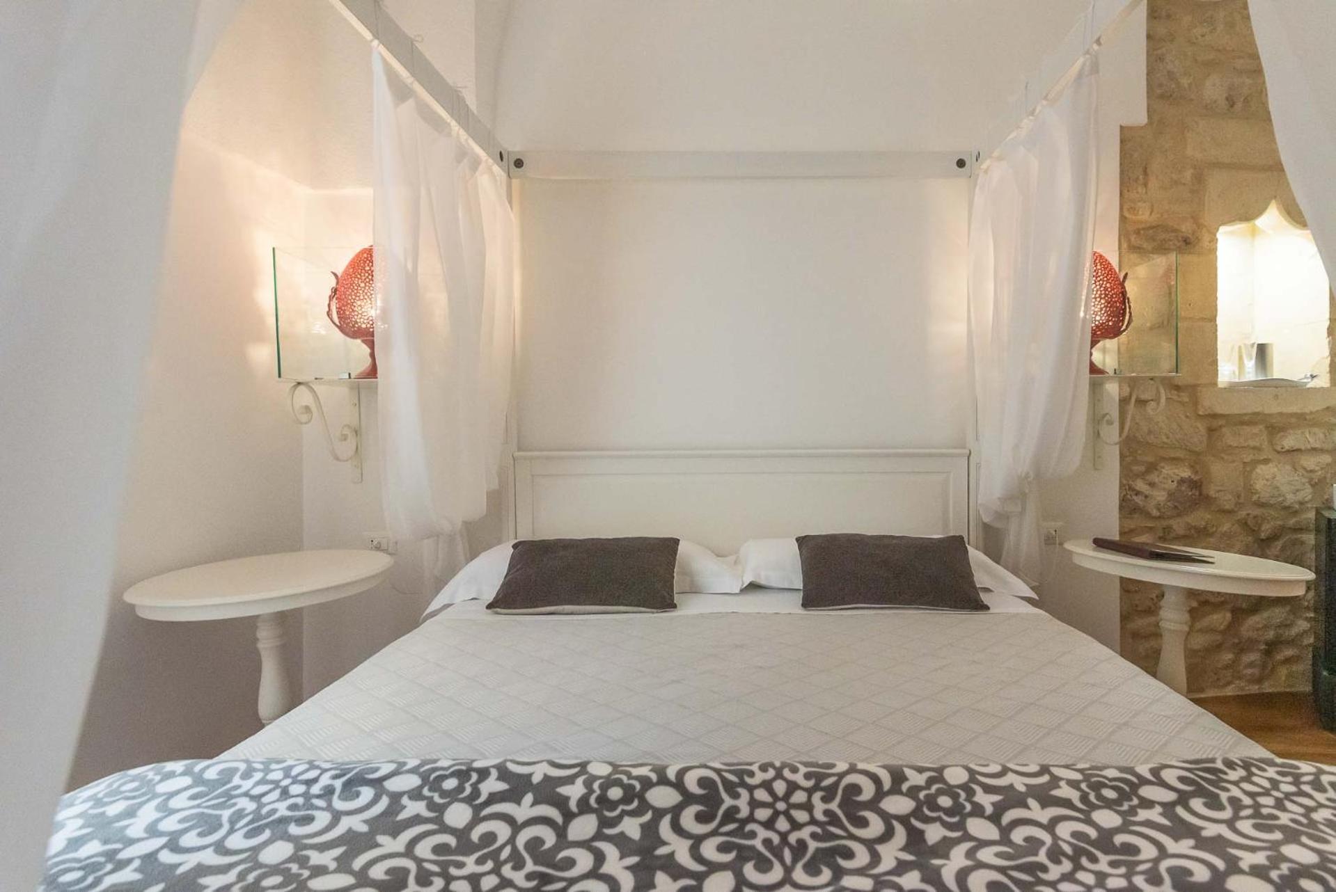 Le Nicchie Luxury Rooms 莱切 外观 照片