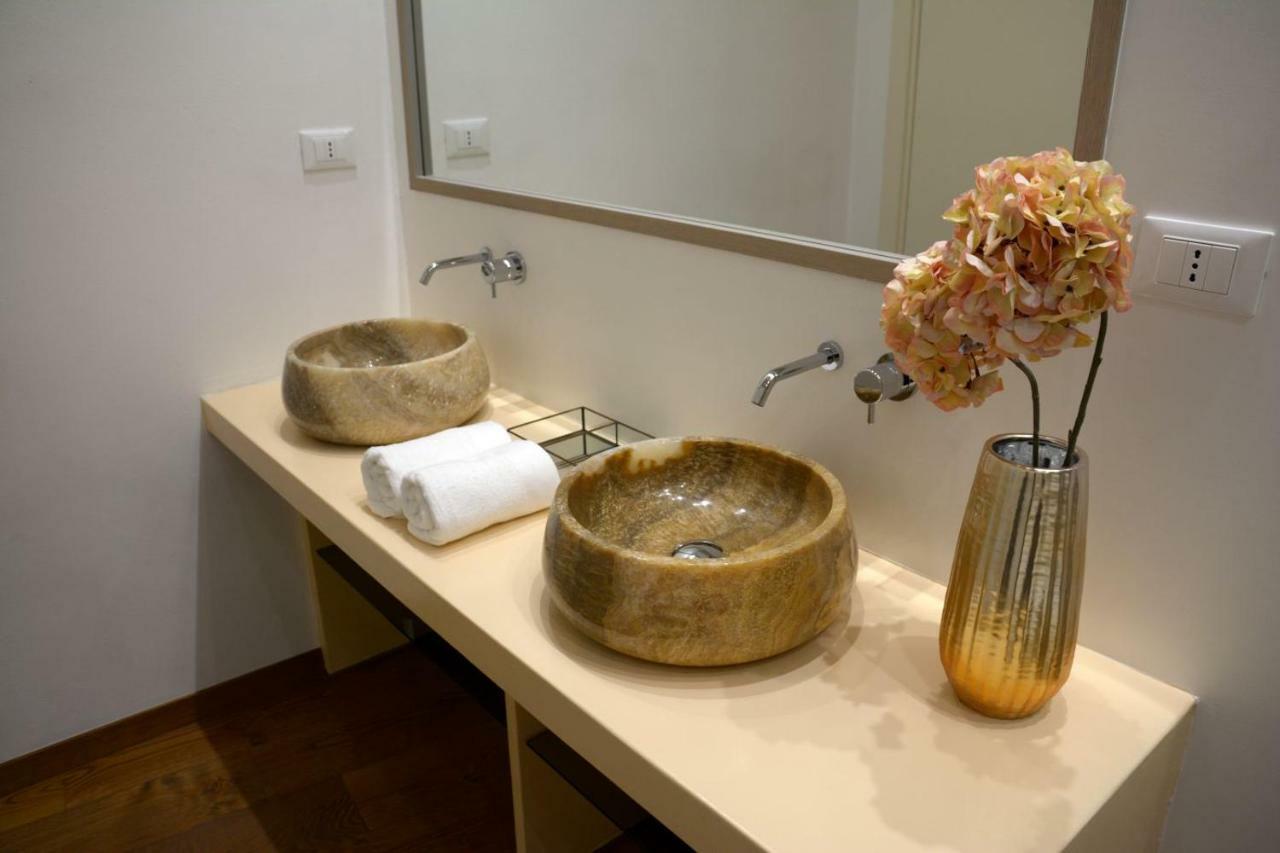 Le Nicchie Luxury Rooms 莱切 外观 照片